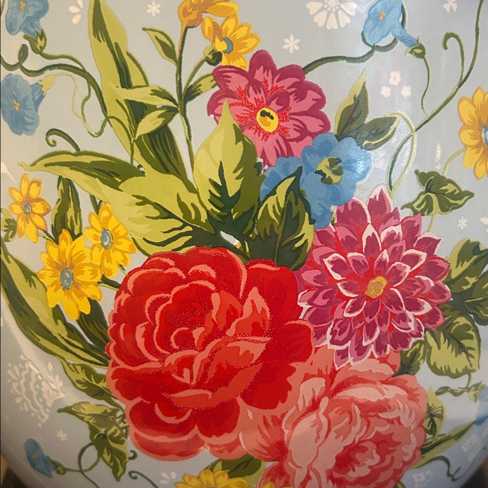 💐The Pioneer Woman Sweet Rose 12-Quart Enamel on Steel Stock Pot (Glossy) - Picture 5 of 9